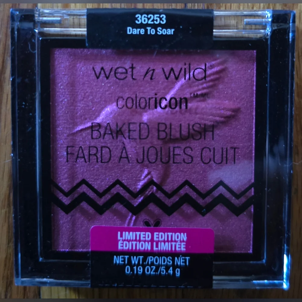 wet n wild Color Icon Baked Blush - Dare To Soar (Pink Plum)